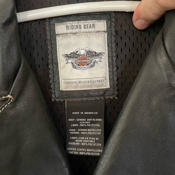 Ladies leather Harley Davidson jacket - Picture 9 of 9